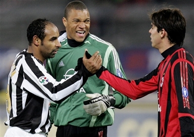 惨被打脸！解说预测阵容变化狂夸雷迪克 结果真正原因是里夫斯伤退（啪啪打脸！解说狂赞雷迪克称阵容有变，真相竟是里夫斯伤退）