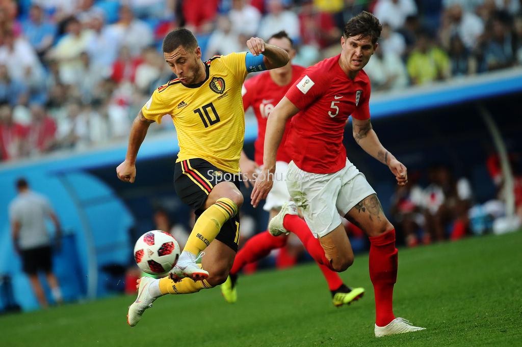 火箭本赛季三分出手总数和场均三分出手数都是联盟垫底（火箭本季三分出手总量与场均均为联盟最少）