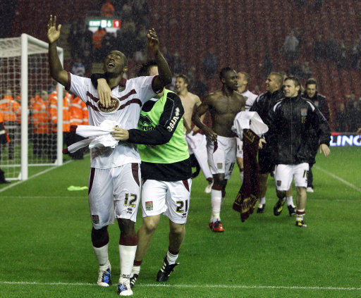 有消息称萨拉赫“很不高兴”，因为他不会在利物浦待满“六个月”。