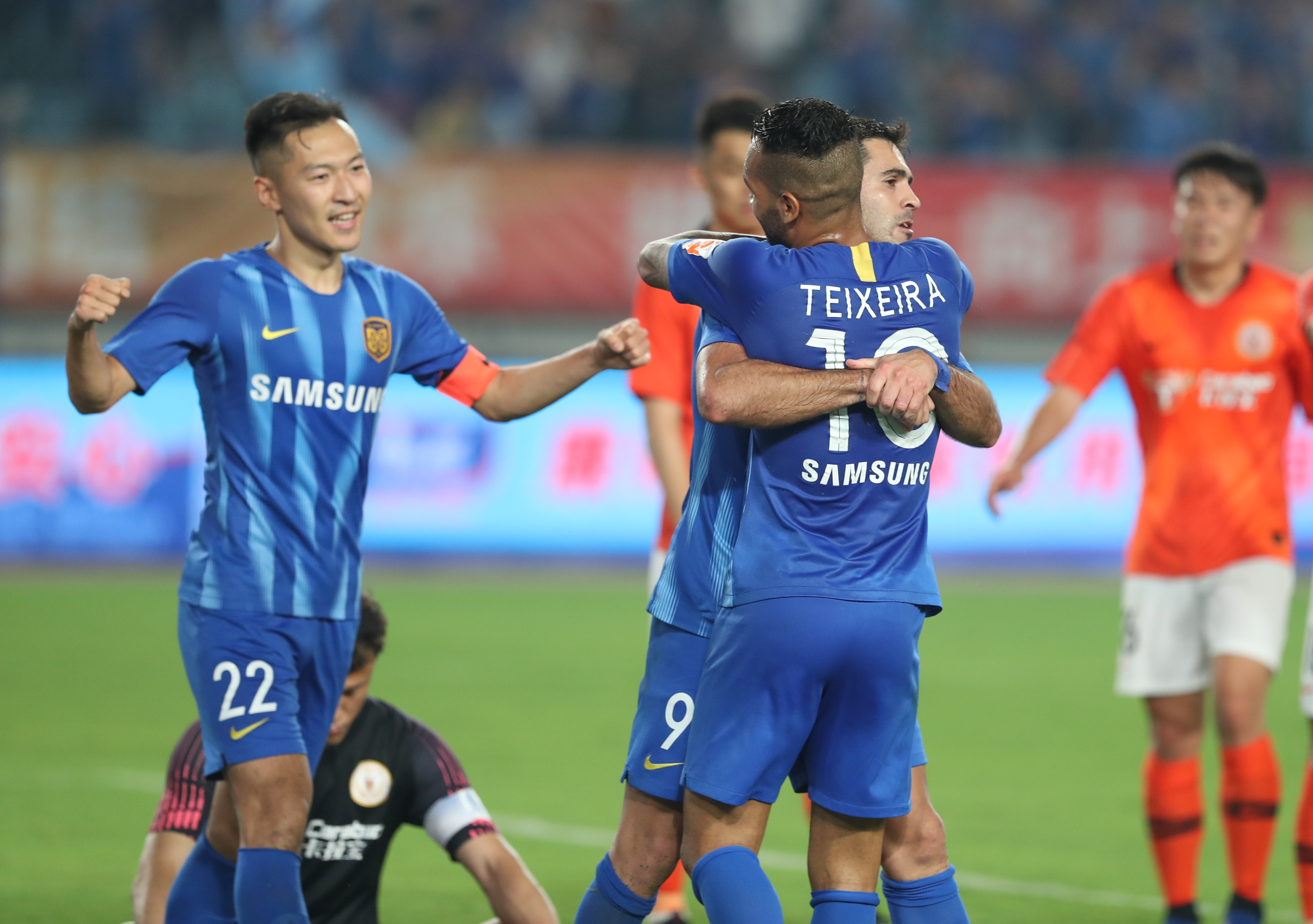 利物浦萨拉赫末段进球险胜曼联